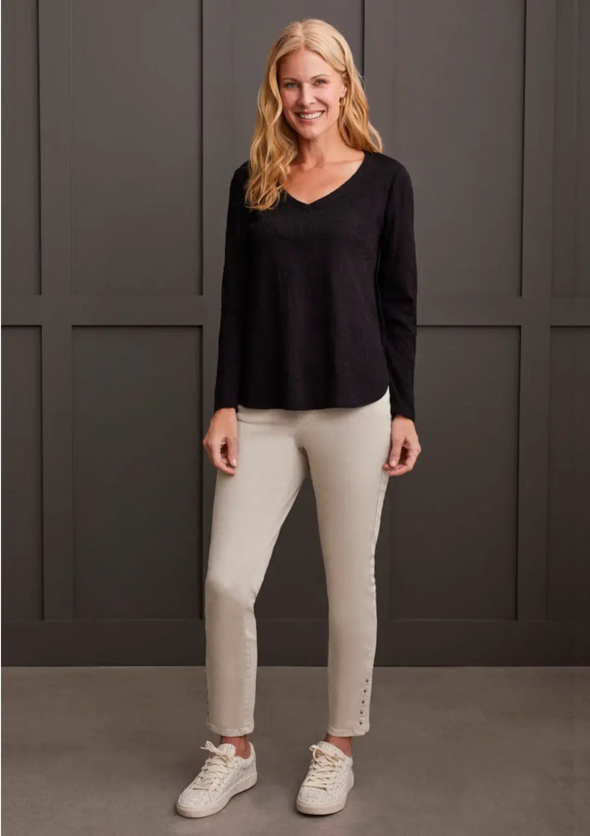 Long sleeves. Paired with white jeans and sneakers.