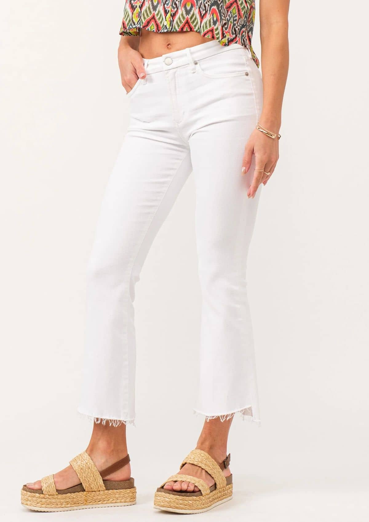 Mid rise jeans frayed hems.
