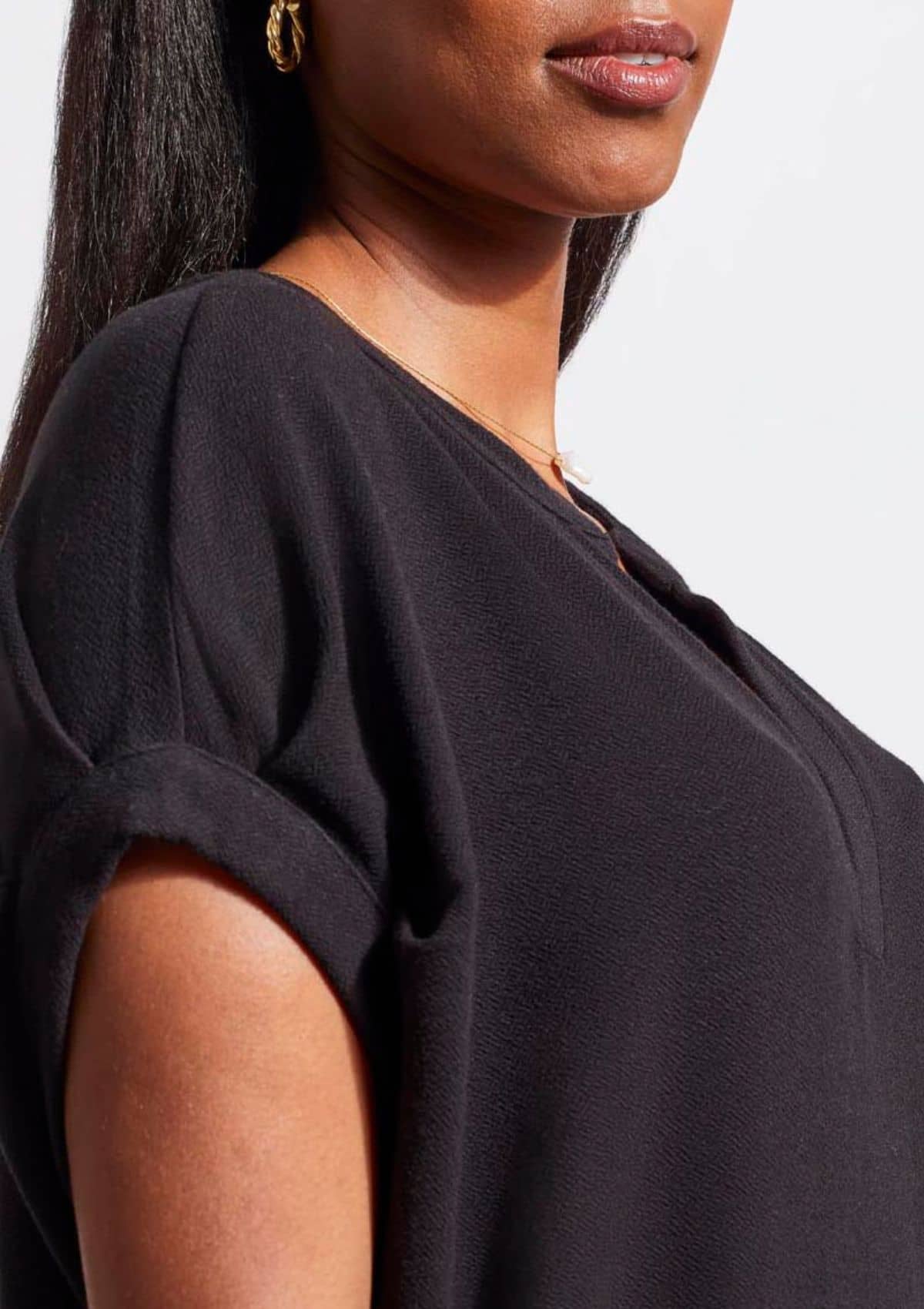 Rolled hem on short sleeves. Paired with gold jewelry.