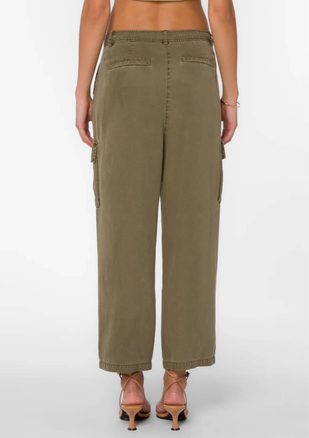 Back welt pockets, paired with brown high heels and gold bracelet.
