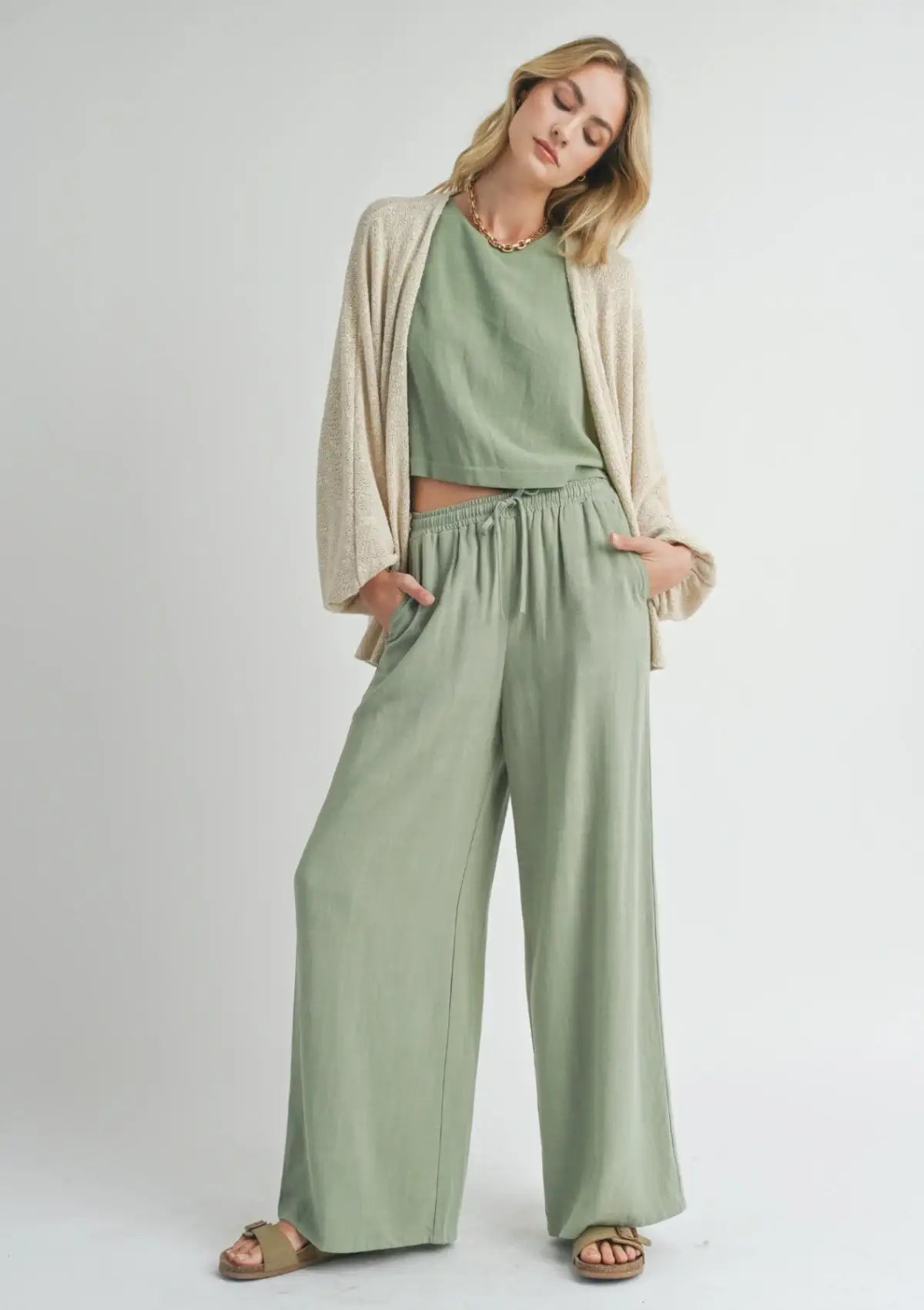 Paired with green flat sandals. Clothes from Sadie & Sage.